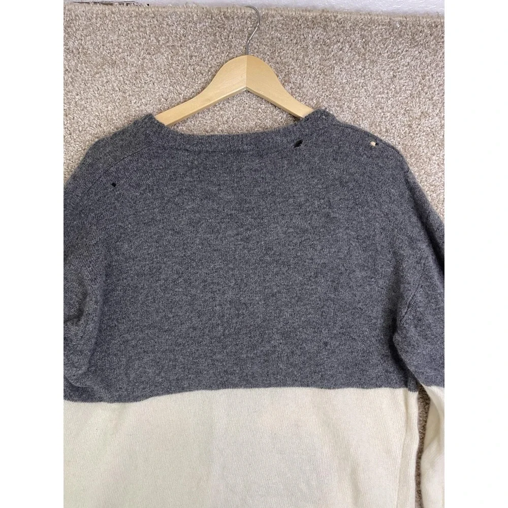 Vintage 1998 Warner Bros Bugs Bunny 100% Lambswool Pullover Sweater Large Tears